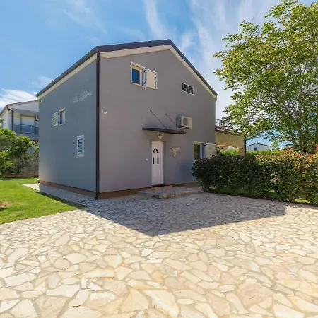 Libera - Pul351 By Interhome * Medulin